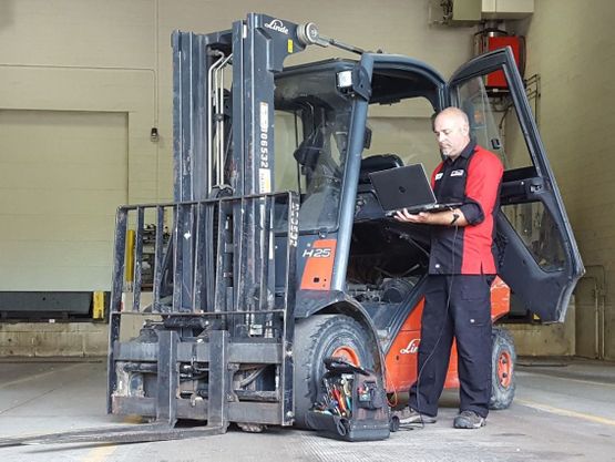 Trainer assessing a Forklift in Cork